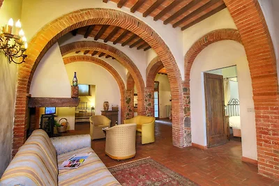 Pittoresca villa con piscina a Sinalunga
