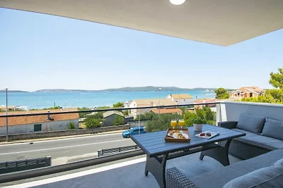 Wohnung in Šibenik-Brodarica mit Balkon