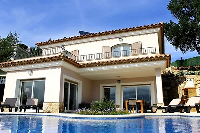 Luxuriöse Villa mit Swimmingpool