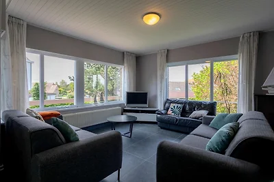 Ruime villa aan zee in Oostduinkerke