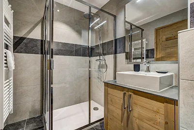 Spacious Apartment with Balconies beside Ski...