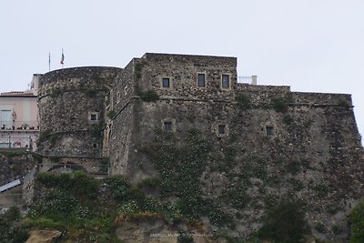 Gemütliches Ferienhaus in Pizzo mit Balkon