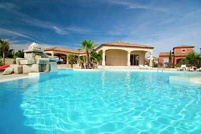 Villa estiva con terrazza o loggia, situata i...