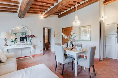 Cascina a Lucca con piscina e vigneti