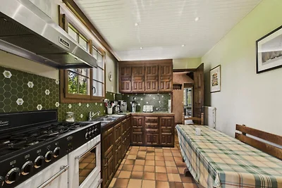 Haus in Louannec in der Nähe der rosa...