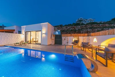 Villa in Kalkan mit Schwimmbecken