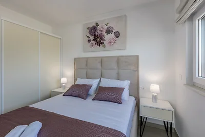 Scenic Kastel Luksic Apartments - Three Bedro...