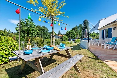 Bungalow urbano a Écuras con piscina