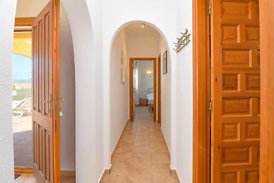 Villa mit Meerblick und Swimmingpool in...
