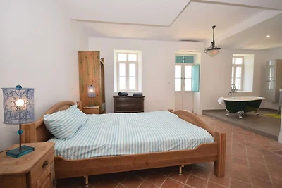 Moderne villa en huisje met zwembad