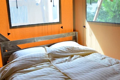 Tenda di lusso con cucina e doccia vicino al...