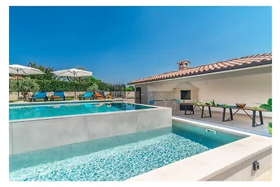 Villa in Svetvinčenat mit Schwimmbecken