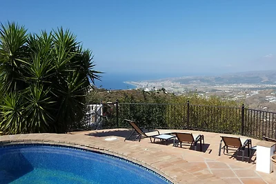 Moderne Villa mit privatem Pool in Sayalonga