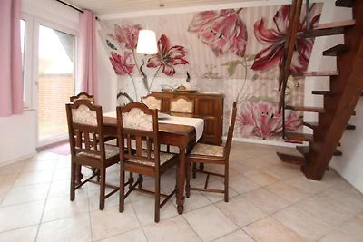 Ferienhaus Toms Hütte mit Terrasse in Dornum