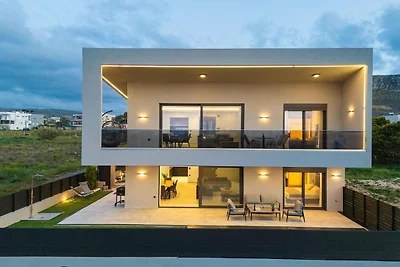 Villa mit Meerblick, Pool und Grill für 8...