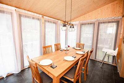 Elegantes Chalet in der Nähe von Skipisten