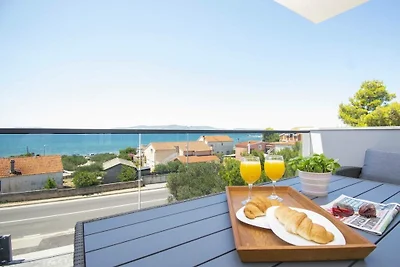 Wohnung in Šibenik-Brodarica mit Balkon