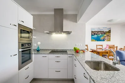 Appartamento fronte mare con balcone