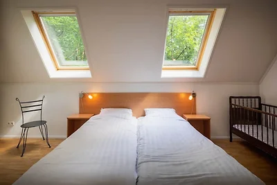 Ruime bungalow in het bos met sauna