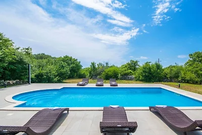Ferienhaus in Raša mit Schwimmbecken