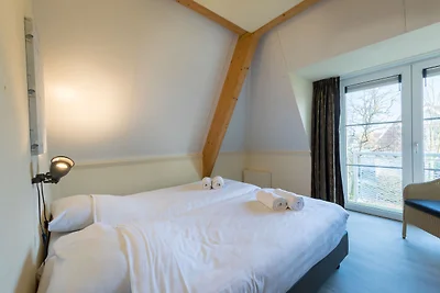 Stilvolle Doppelhaus-Villa mit Garten, 1 km v...
