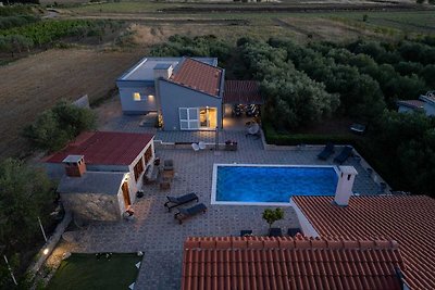 Moderne Villa in Polaca mit Swimmingpool