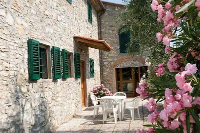 Schönes Bauernhaus in San Baronto mit...