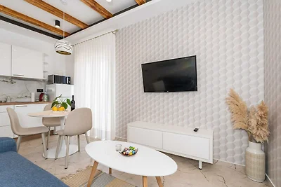Appartement met ייn slaapkamer en balkon