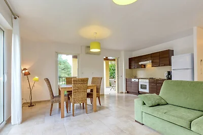 Angenehme Wohnung in Montauroux mit Terrasse