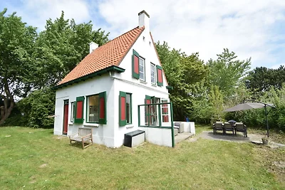 Quintessential holiday home in Ouddorp with...