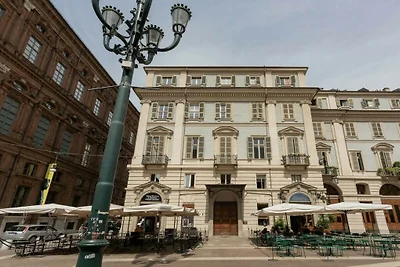 Wohnung in Torino mit Balkon und Parken
