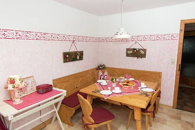 Accogliente appartamento a Feldwies con sauna