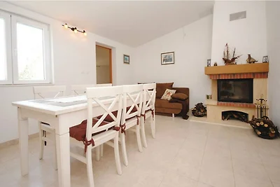 Picturesque Escape Holiday Home with Pool and...