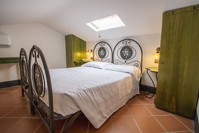 Rustiek Vakantiehuis in Magione met Zwembad