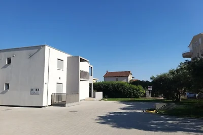 Moderne Wohnung in Kaštel Štafilic mit eingez...