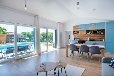 Villa en Nedešćina con piscina
