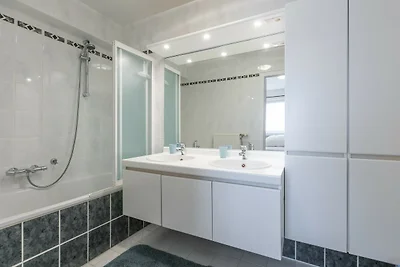 Lichtdurchflutete Wohnung in Strandnähe