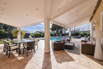 Luxuriöser Rückzugsort in privater Mougins-Re...