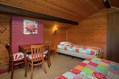Holzchalet nahe See und Grill