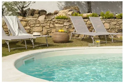Villa in Castiadas mit Schwimmbecken