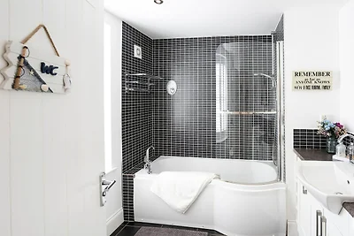 Cottage nella riserva naturale di South Walne...