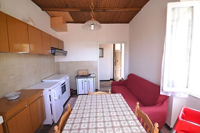 Ferienhaus auf einem Hügel mit Balkon