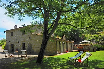 Villa a Sermugnano vicino al lago