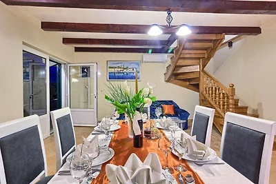 Villa Renata - FourBedroom Beachfront Villa w...