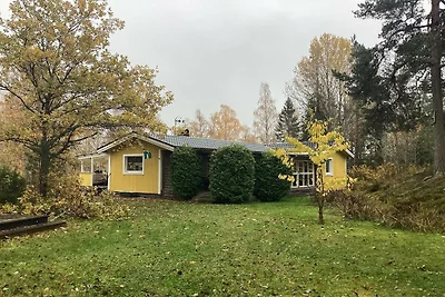 Gemütlicher Rückzugsort im Wald mit Whirlpool
