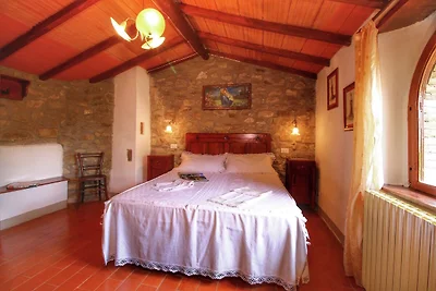 Bauernhaus in Cortona mit Garten und Pool