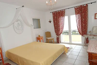 Villa in Les Issambres mit Schwimmbecken