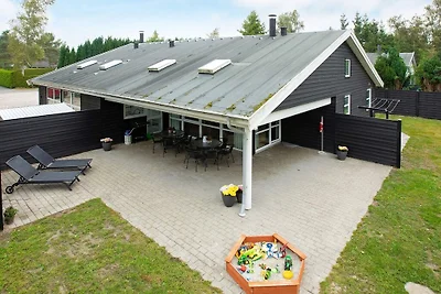 12 Personen Ferienhaus in Væggerløse-By Traum