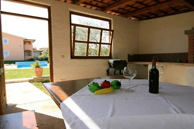 In der Swimmingpool-Villa Brioni 2
