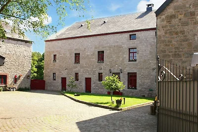 Piacevole casa vacanze con barbeque a Hotton